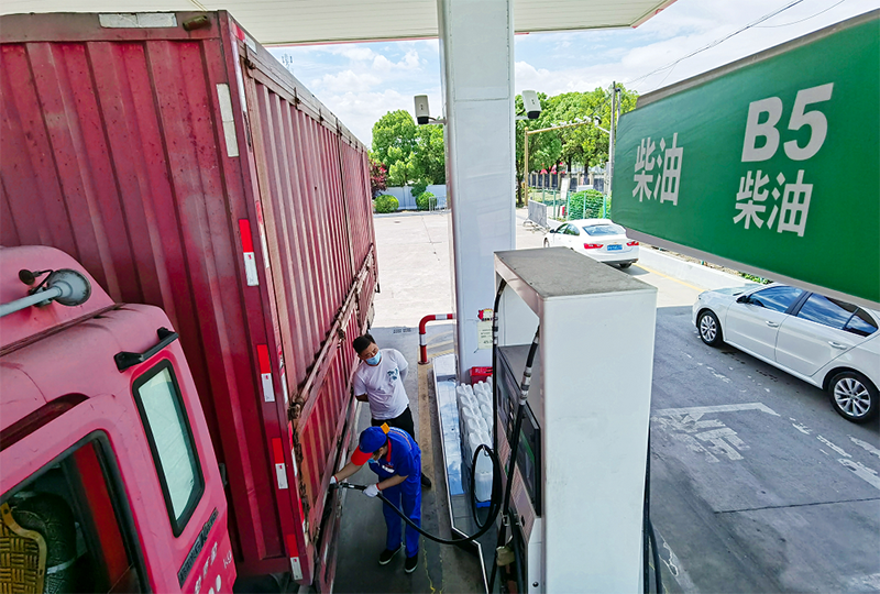 
2017年10月  中器生物柴油產(chǎn)品正式在中石化上海加油站啟動銷售，餐廚廢油脂一體化運營體系真正閉環(huán)